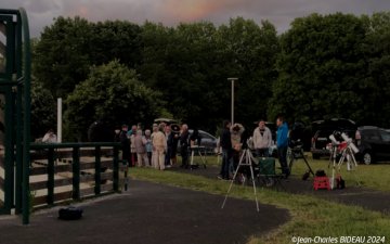 On The Moon Again à Bonneuil-Matours